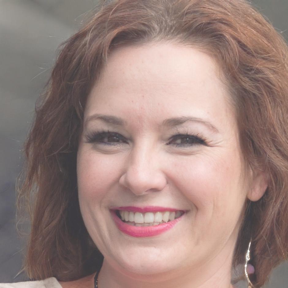 Theresa Volkmann während einer Strategiebesprechung